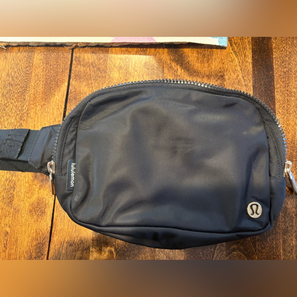 lululemon 2L belt bag! Black with gold logo. Washable!!
